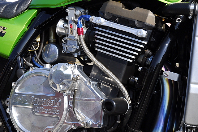 ZRX1200チャタホーイ様 カワサキ（KAWASAKI）2001年 ZRX1200R・新登場のカタログ情報